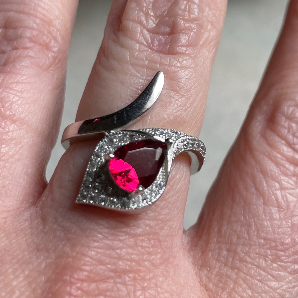 Fuchsia pink gemstone and silver flower peacock ring size 6 NWOT